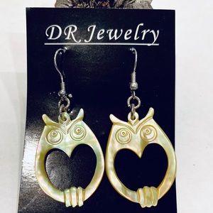 Great Horn Owl Heart Design🦉 MOP🐚 Earrings